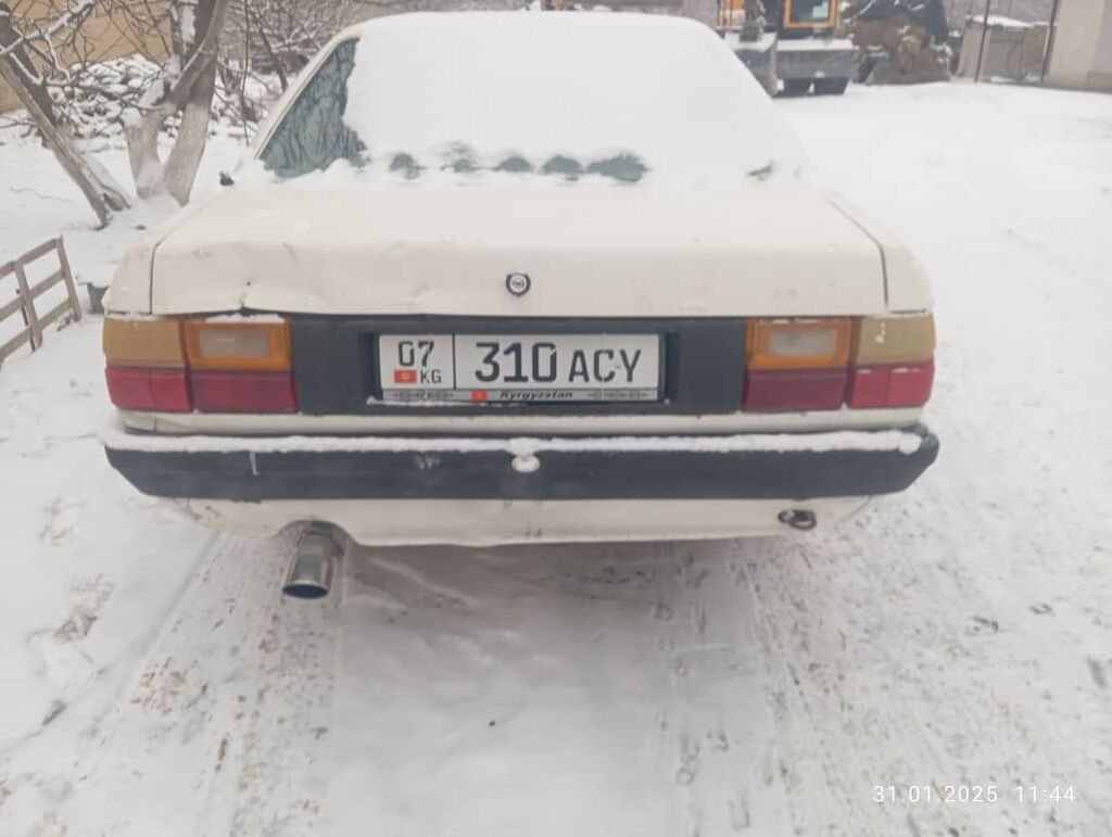 Audi 100: 1986 г., 1.8 л, Механика, Бензин, Седан: фото 4