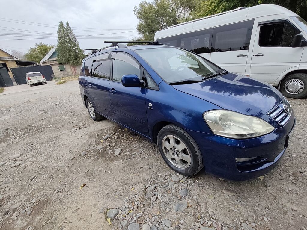 Toyota Avensis Verso: 2004 г., 2 л, Автомат, Бензин, Минивэн: фото 7