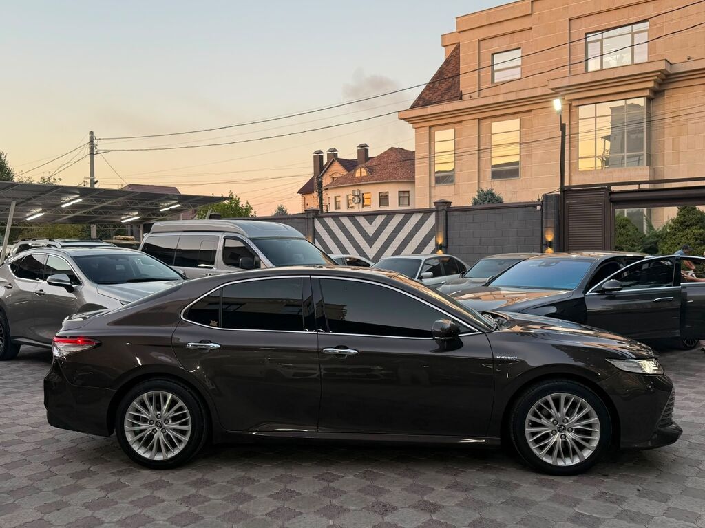 Toyota Camry: 2018 г., 2.5 л, Автомат, Гибрид, Седан: фото 3