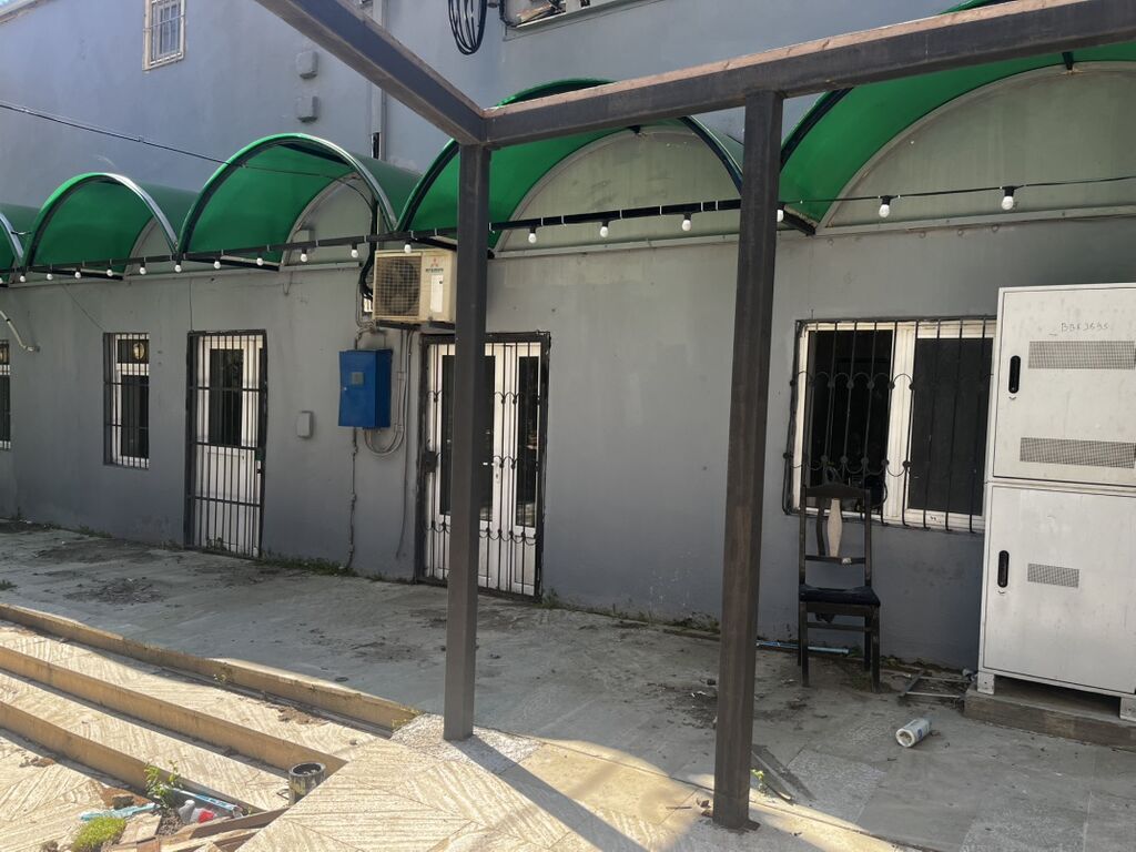 Açıq hava məkanı – terras/bahçe sahəsi kirayə üçün - Geniş daş