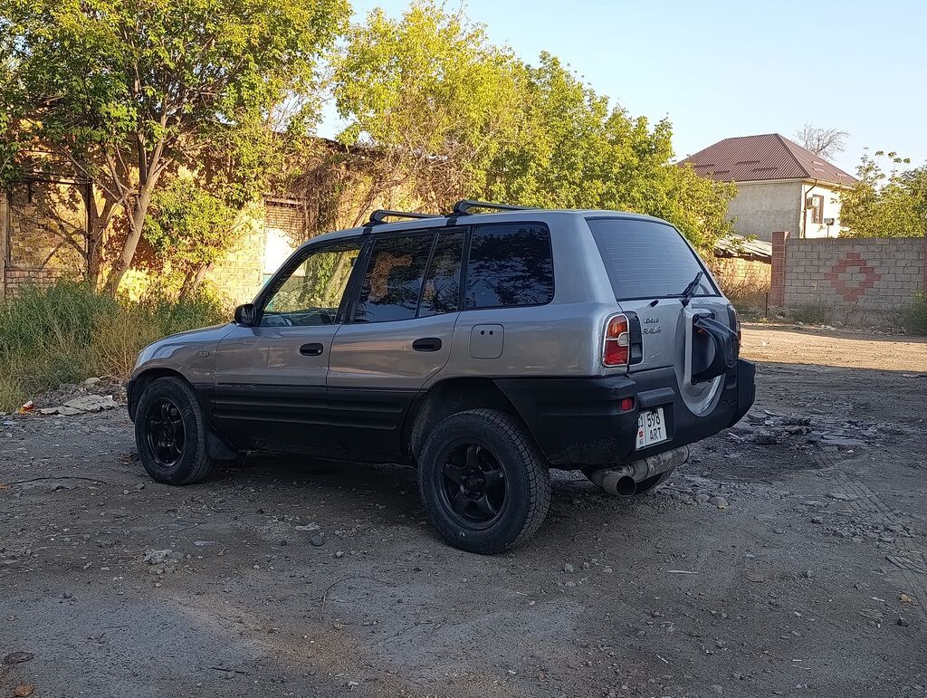 Toyota RAV4: 1996 г., 2 л, Автомат, Бензин, Внедорожник: фото 3