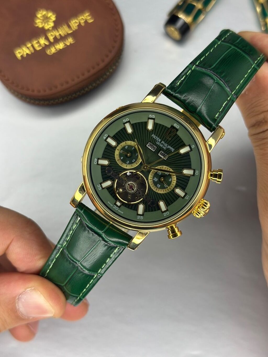 Patek Philippe avtomatik qol saatı – yaşıl temalı lüks dizayn -