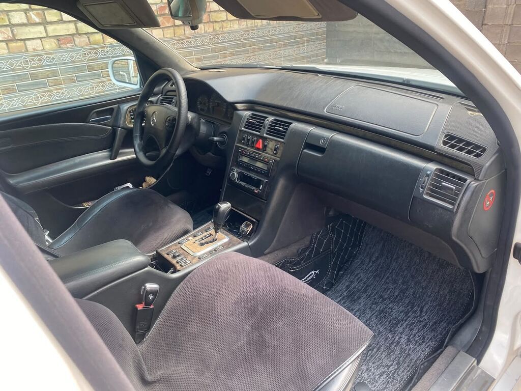 Mercedes-Benz E-Class: 1996 г., 5.5 л, Автомат, Бензин, Седан — фото 4