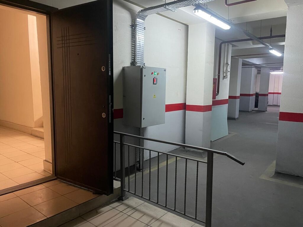 Ağ şəhər Mərkəzi Bulvar küç. ev4 qaraj60. 14kv.m geniş Qaraş