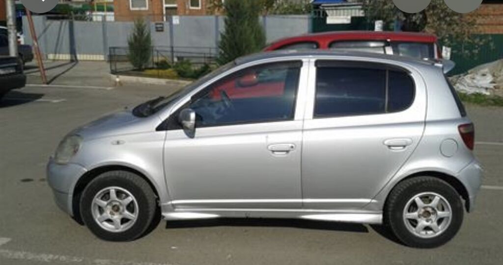 Toyota Vitz: 2003 г., 0.1 л, Автомат, Бензин, Хэтчбэк: фото 2