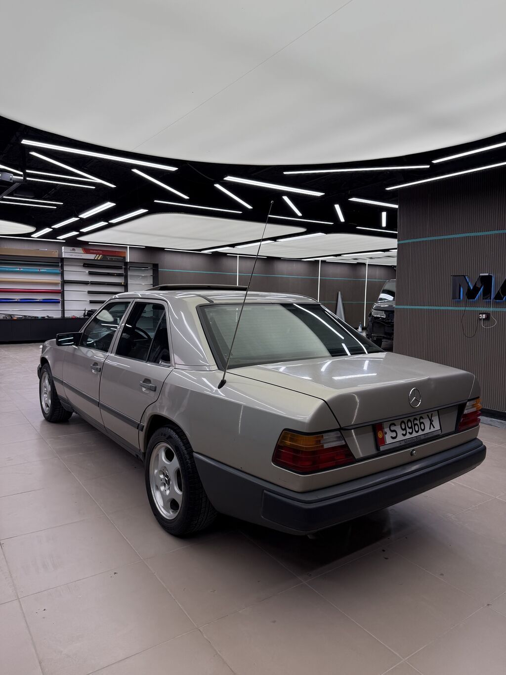 Mercedes-Benz W124: 1988 г., 2.3 л, Механика, Бензин, Седан: фото 5