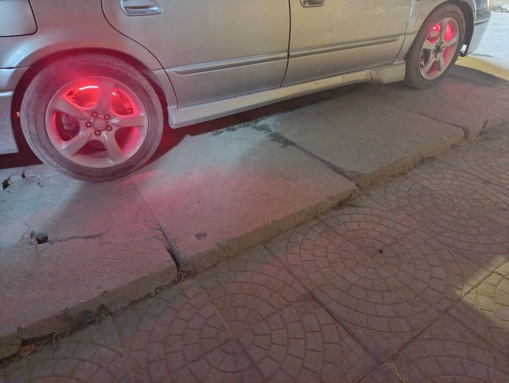 Subaru Legacy: 2001 г., 0.2 л, Автомат, Бензин, Седан: фото 4