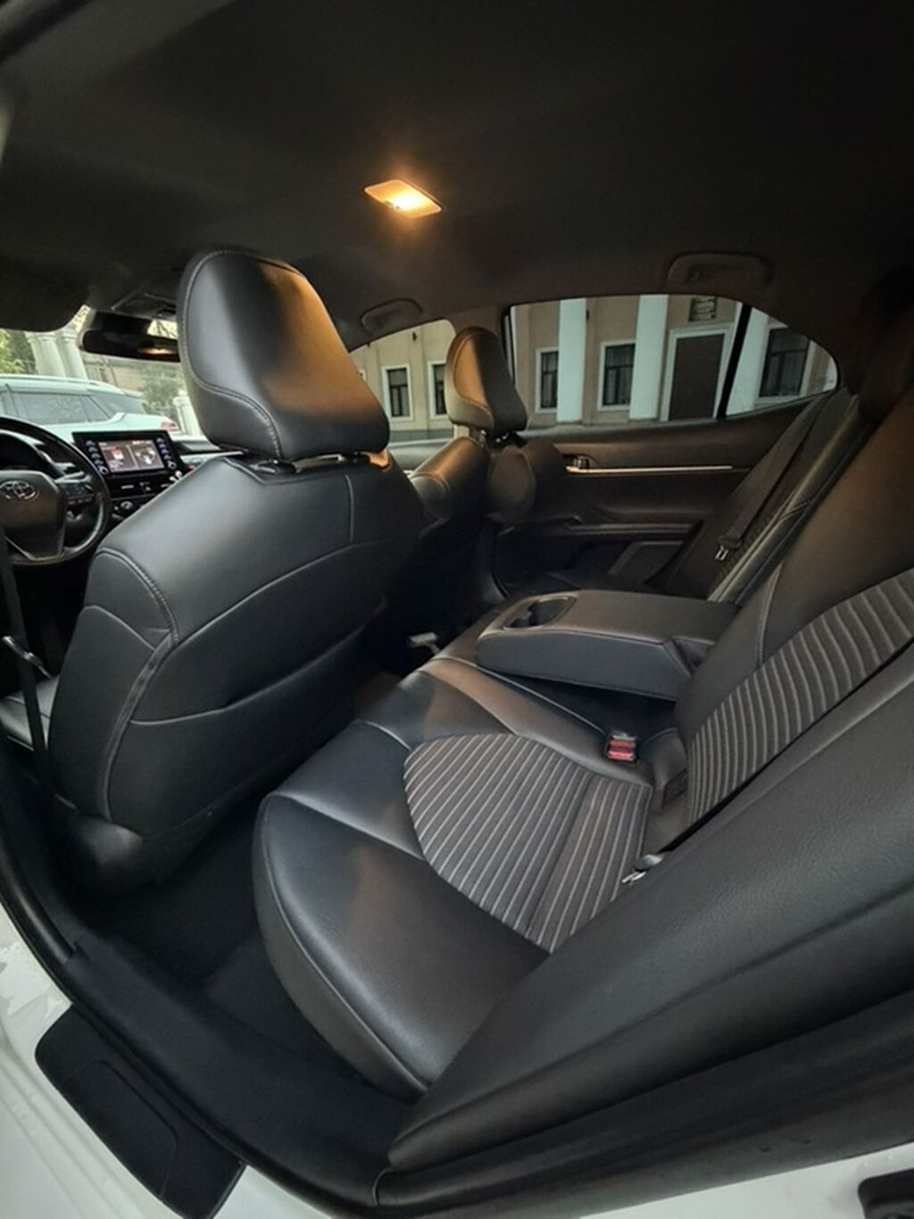 Toyota Camry: 2021 г., Автомат, Гибрид, Седан: фото 5