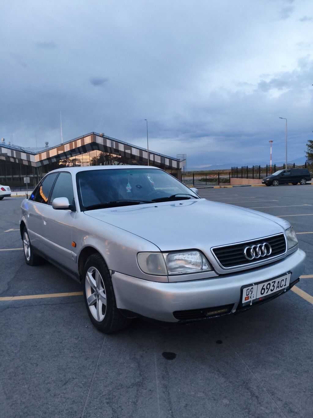Audi A6: 1995 г., 2.6 л, Механика, Бензин, Седан: фото 3