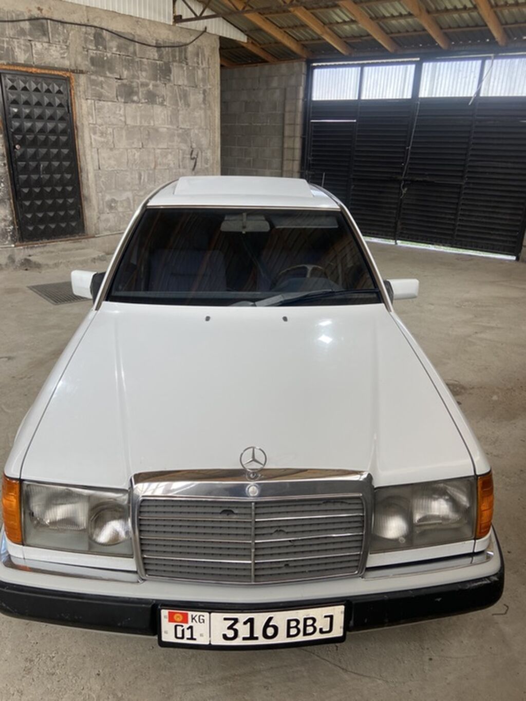 Mercedes-Benz E-Class: 1990 г., 2.3 л, Механика, Бензин, Седан: фото 3