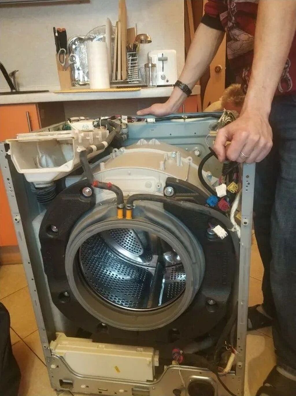 сломалась защелка на стиральной машине индезит