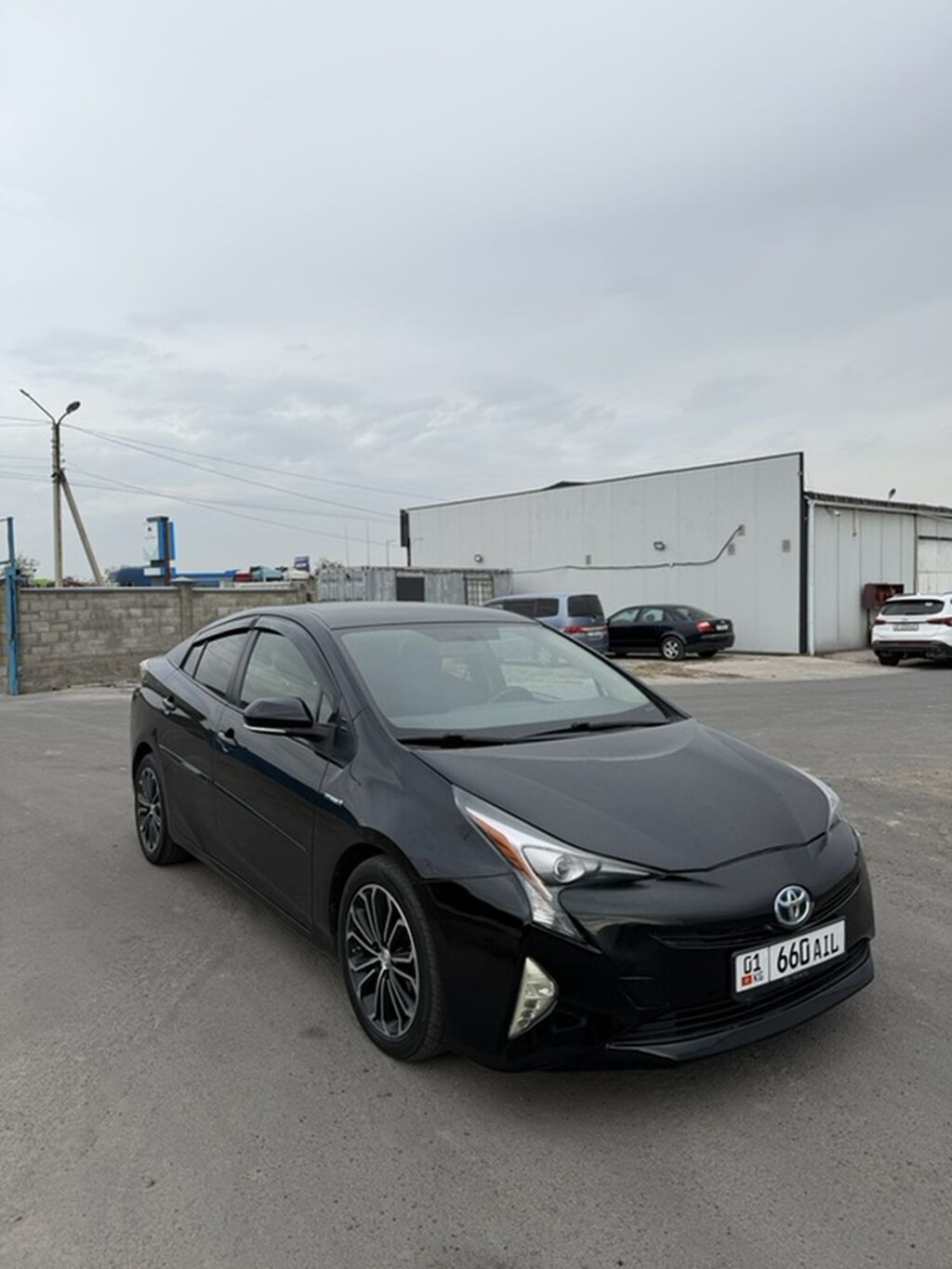 Toyota Prius: 2016 г., 1.8 л, Гибрид, Лифтбек: фото 2