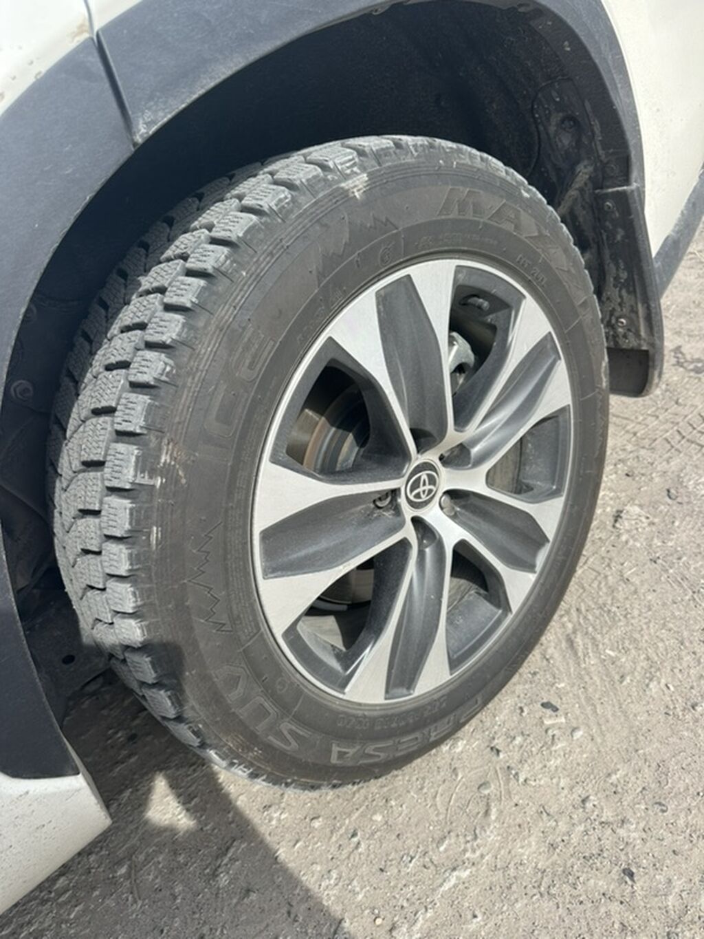 Колеса в сборе 235 / 60 / R 18, Зима, Б/у, Комплект, Внедорожные (АТ/МТ), Литые, отверстий - 5: фото 4