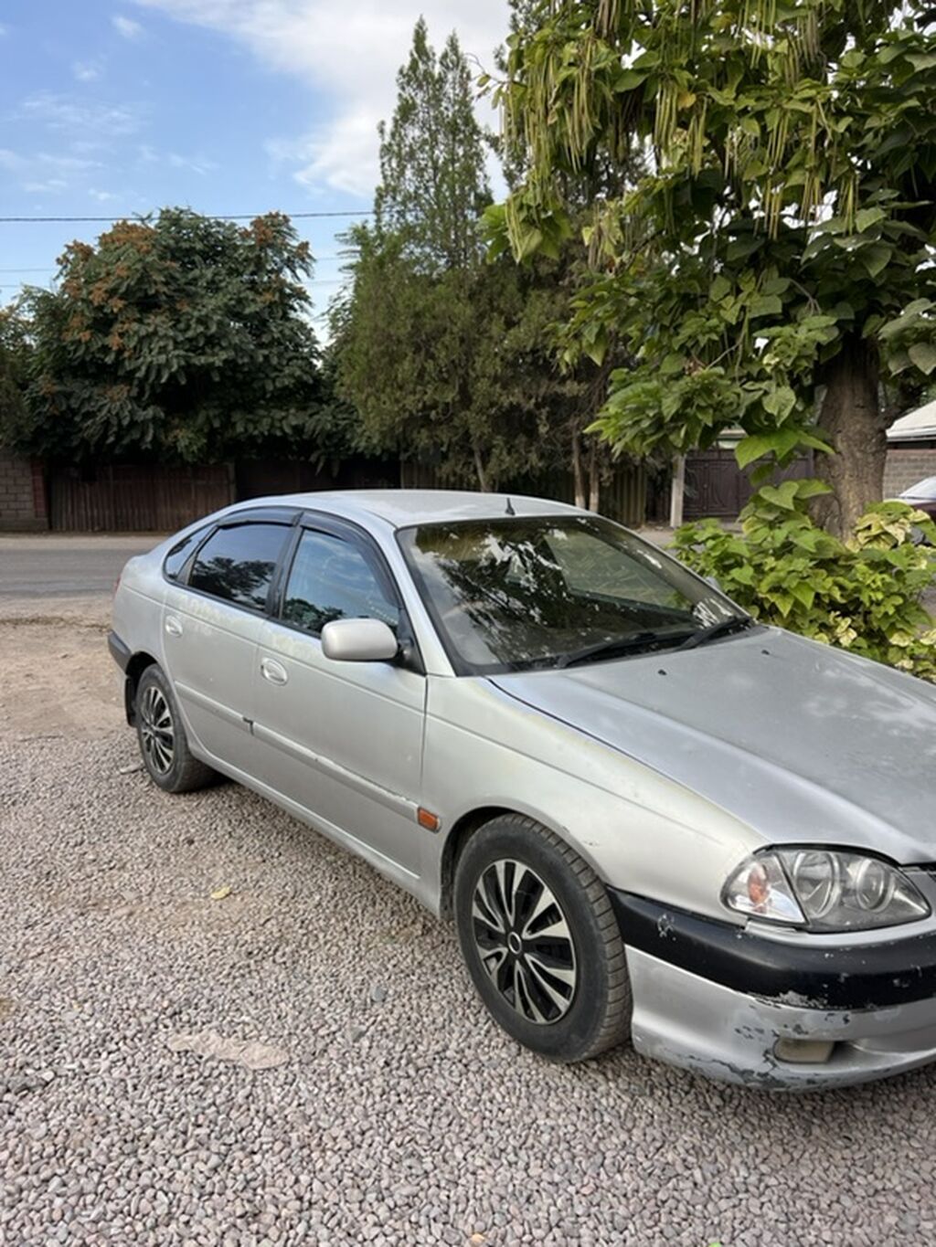 Toyota Avensis: 2002 г., 1.8 л, Автомат, Бензин, Лифтбек: фото 3