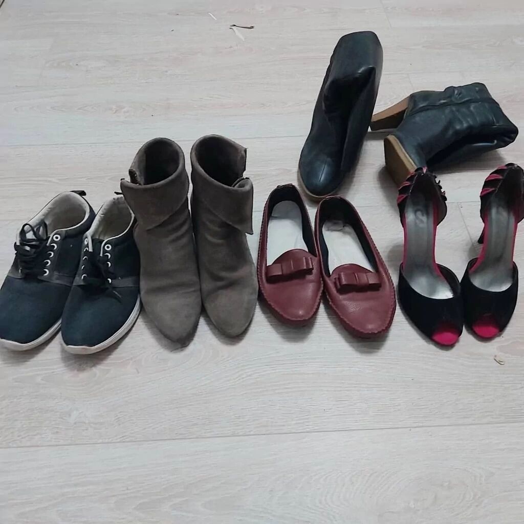 Обувь разная: туфли, сапоги, ботильоны, босоножки. Продаем 300 KGS | Объявление создано 23 Январь 2022 16:15:39: Туфли, 38, цвет - Красный