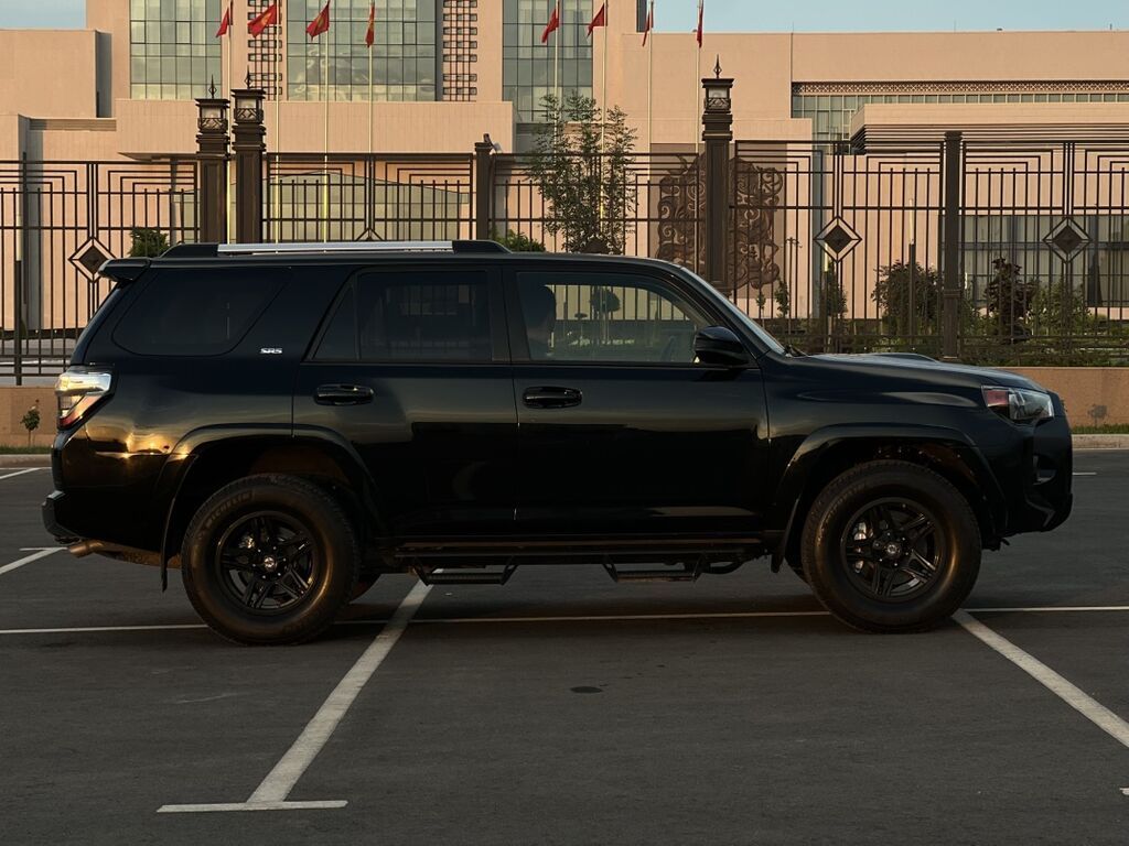 Toyota 4Runner: 2020 г., 4 л, Автомат, Бензин, Внедорожник: фото 4