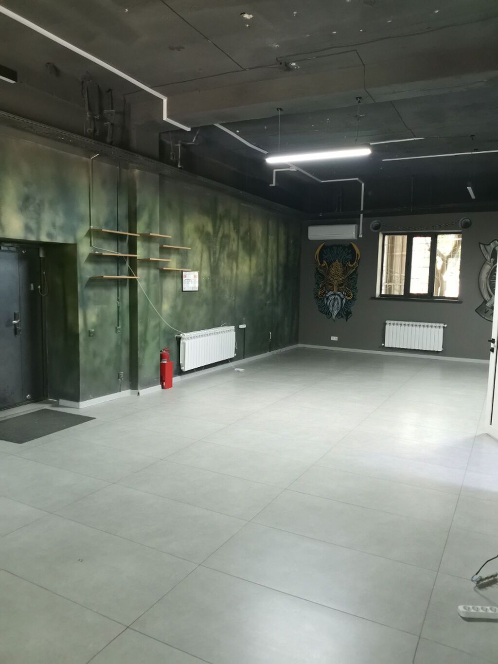 Магазин, В жилом доме, 270 м² Не действующий, Без оборудования, С ремонтом, Water сommunications, Sewerage сommunications, Heating сommunications, Отдельный вход, Склад, Кондиционер
