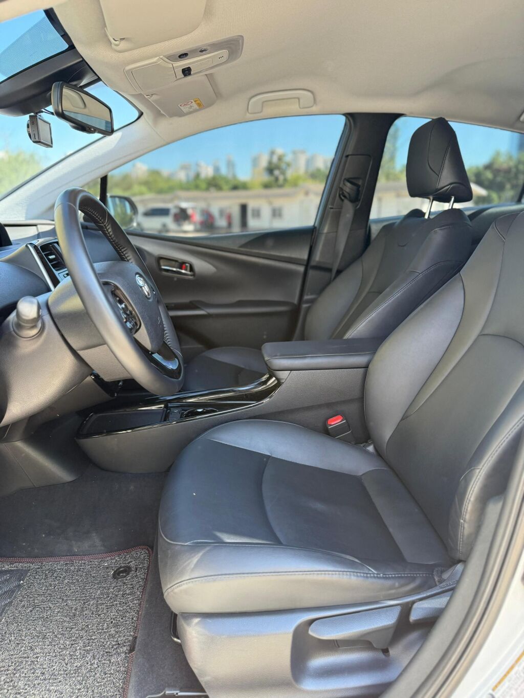 Toyota Prius: 2020 г., 1.8 л, Автомат, Гибрид, Хэтчбэк: фото 6