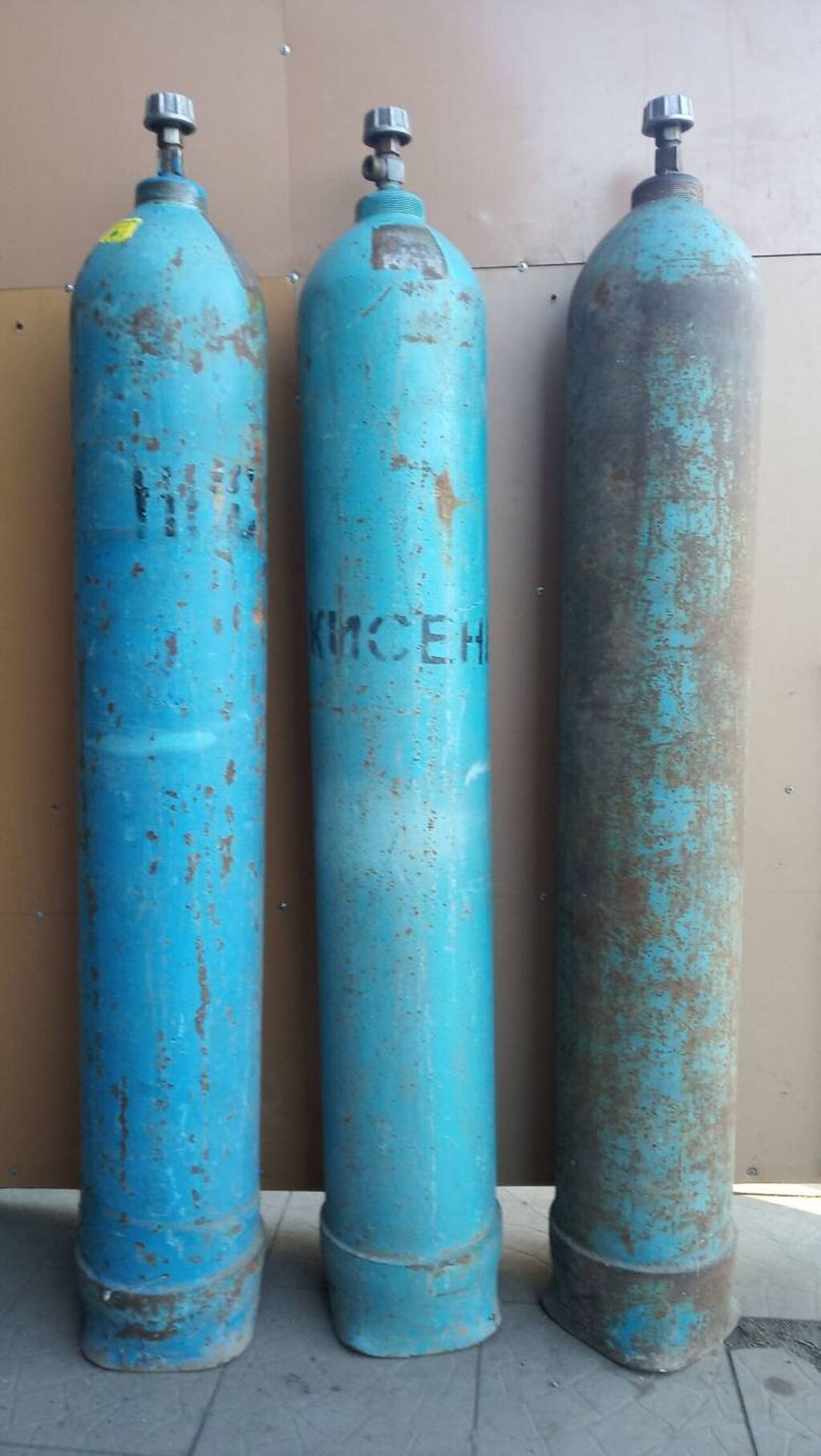 Кислородный баллон oxygen 1 л. Баллон кислородный 6,3 м3. Распределитель кислорода на маленький баллон. Кислородный баллон пожарного. Кислород в баллоне м3.