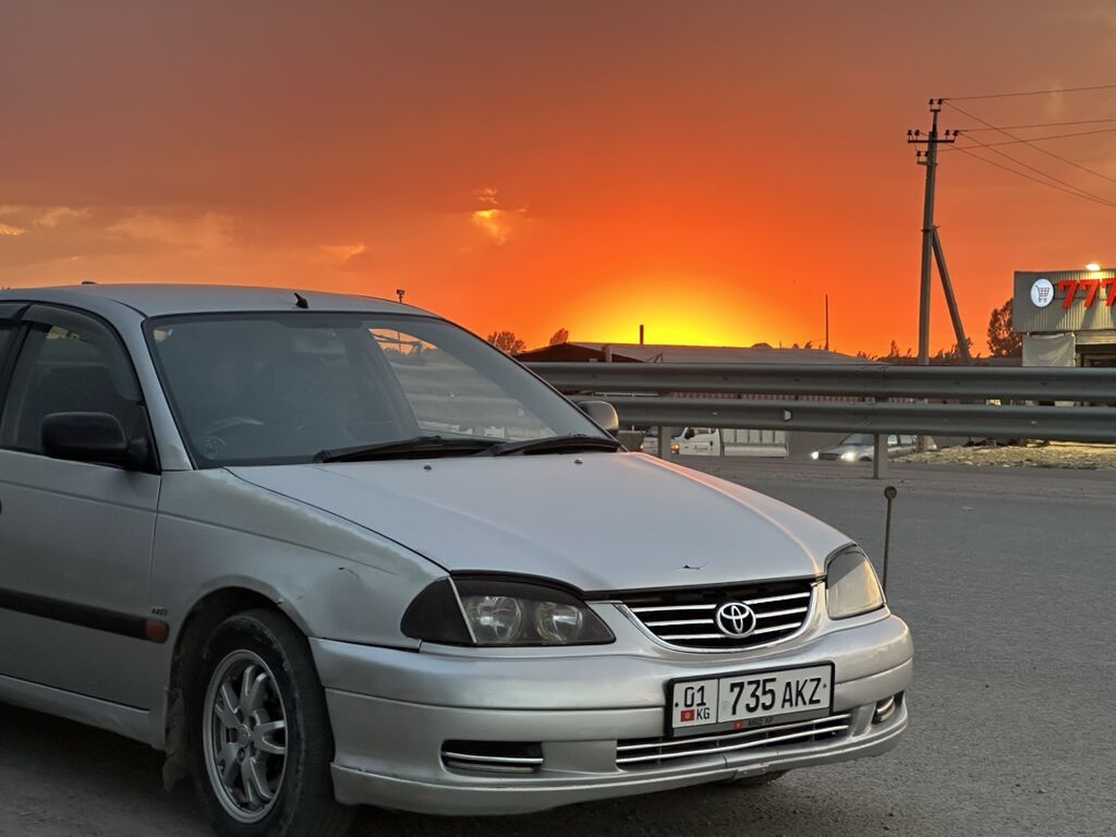 Toyota Avensis: 2002 г., 1.8 л, Автомат, Лифтбек — фото 2