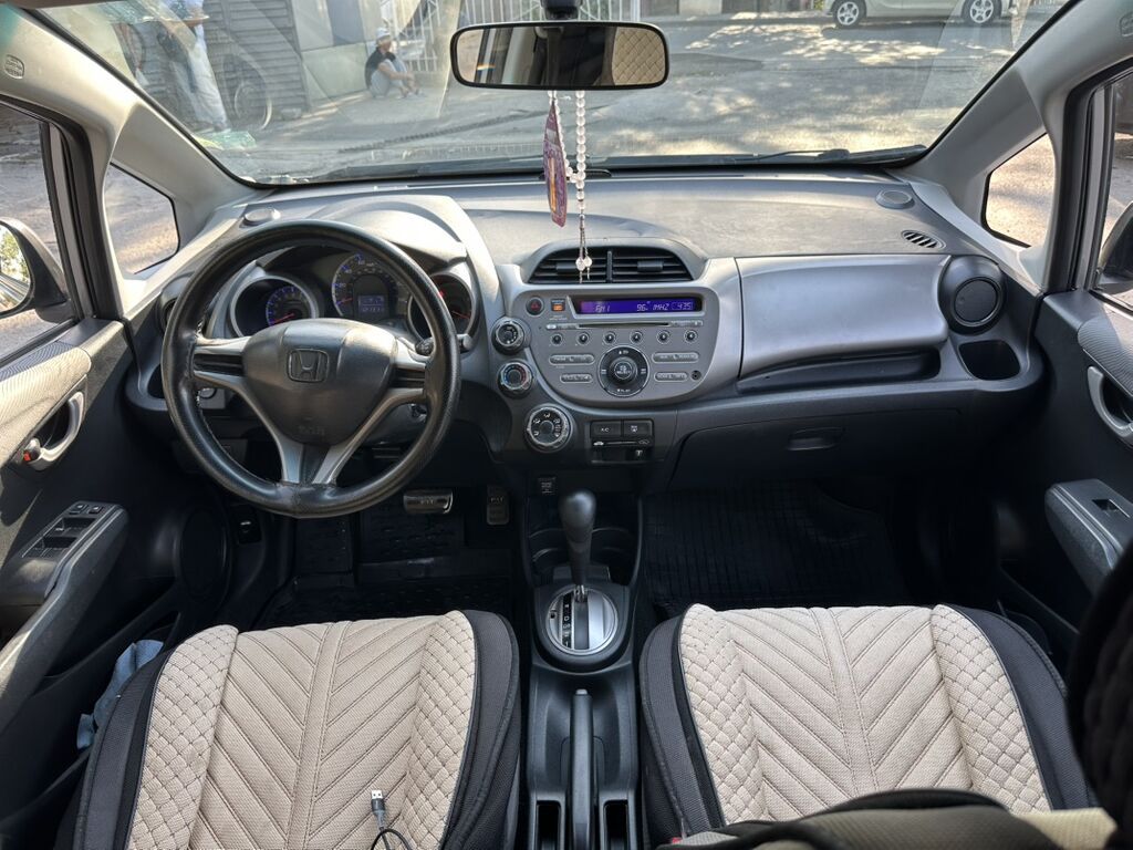 Honda Fit: 2009 г., 1.5 л, Автомат, Бензин, Хэтчбэк: фото 7