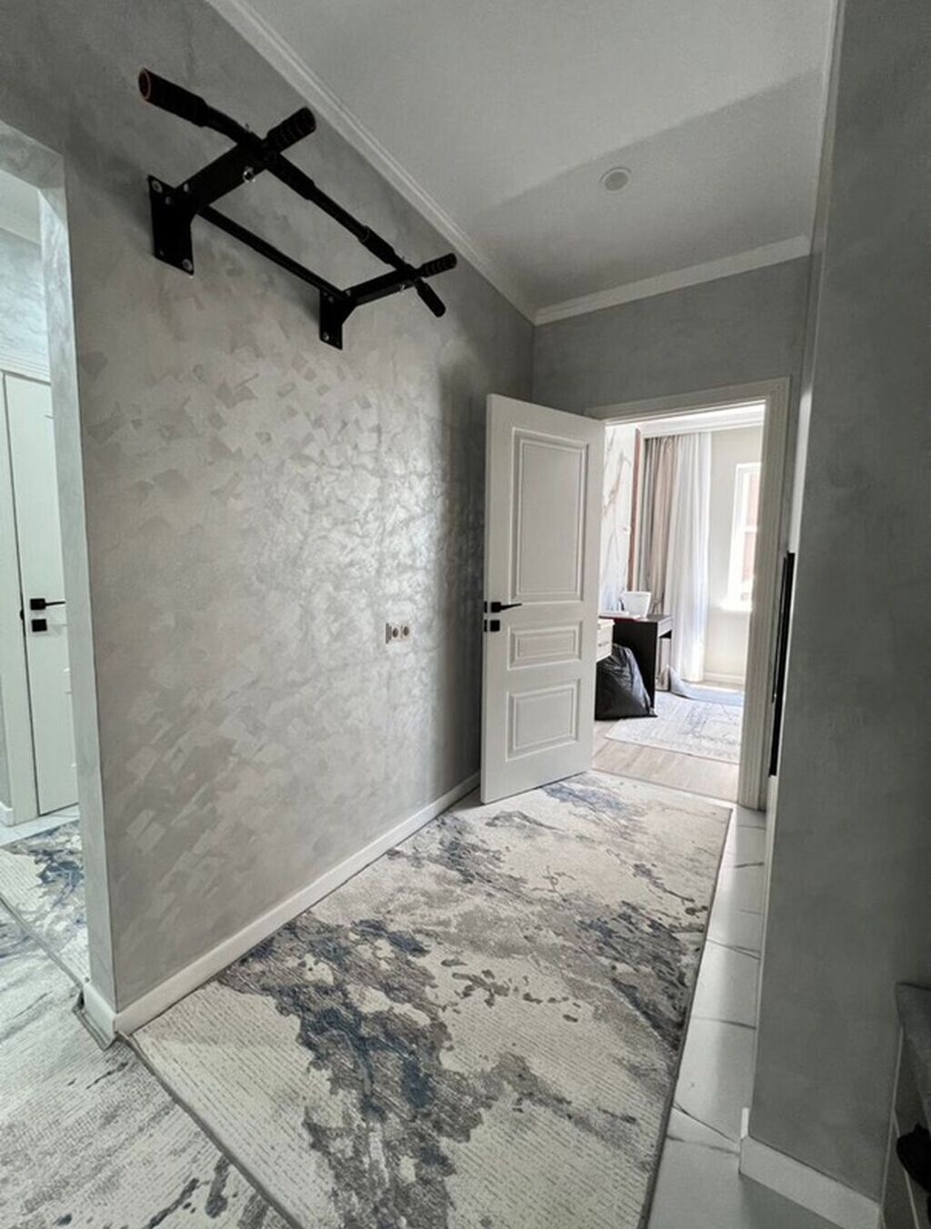 3 комнаты, 90 м², 108 серия, 3 этаж, Дизайнерский ремонт: фото 2