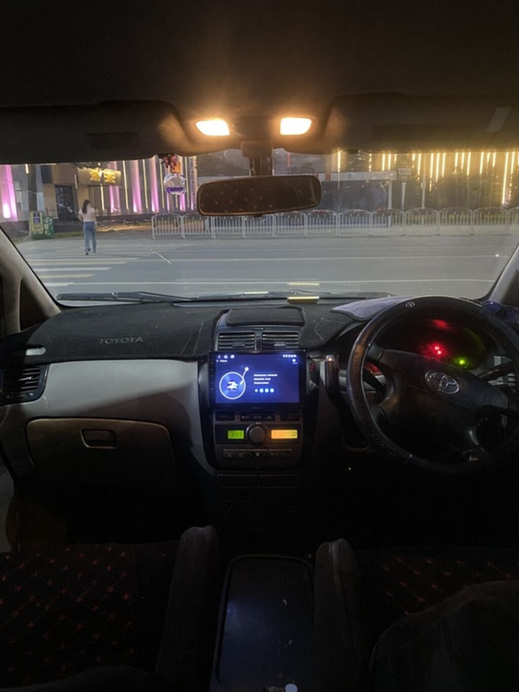 Toyota Ipsum: 2002 г., 2.4 л, Автомат, Газ, Минивэн: фото 4