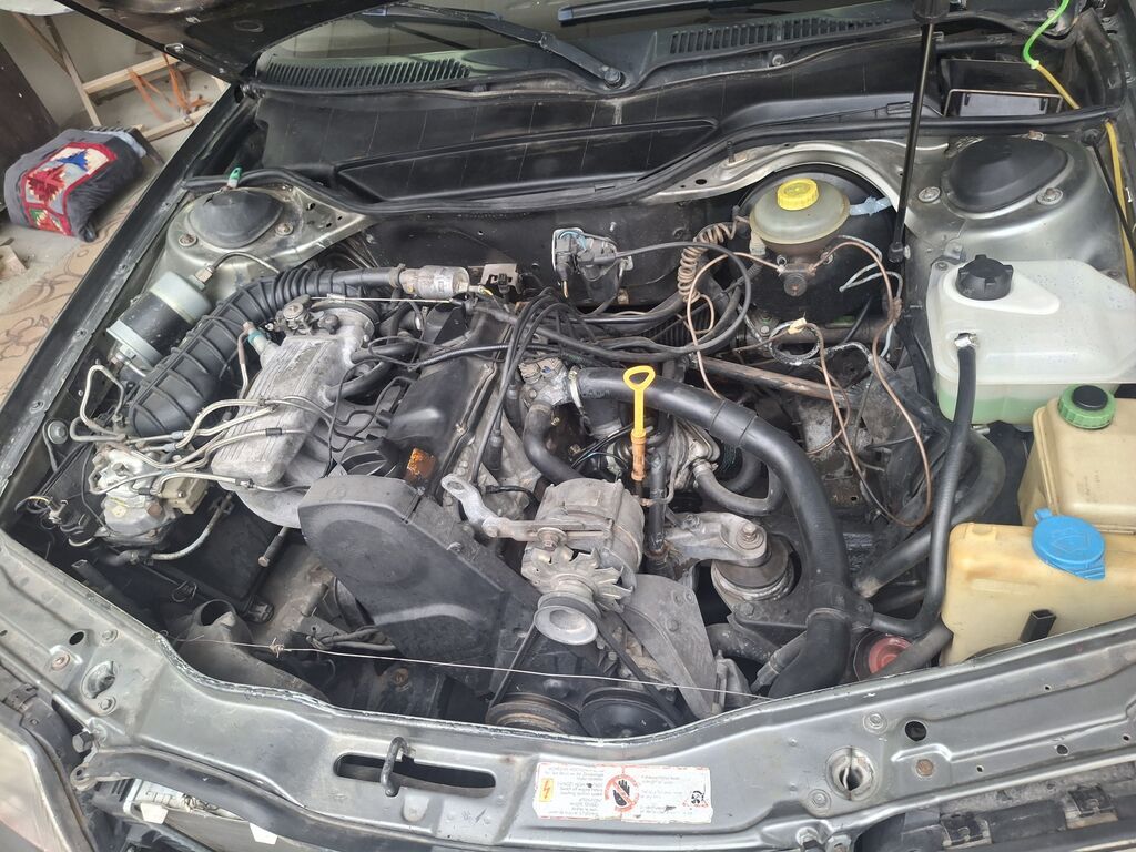 Audi 100: 1991 г., 2 л, Механика, Бензин, Седан: фото 5