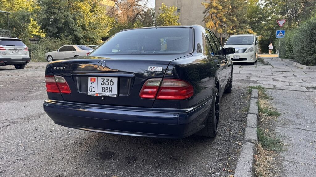 Mercedes-Benz E-Class: 1999 г., 2.4 л, Механика, Бензин, Седан: фото 4