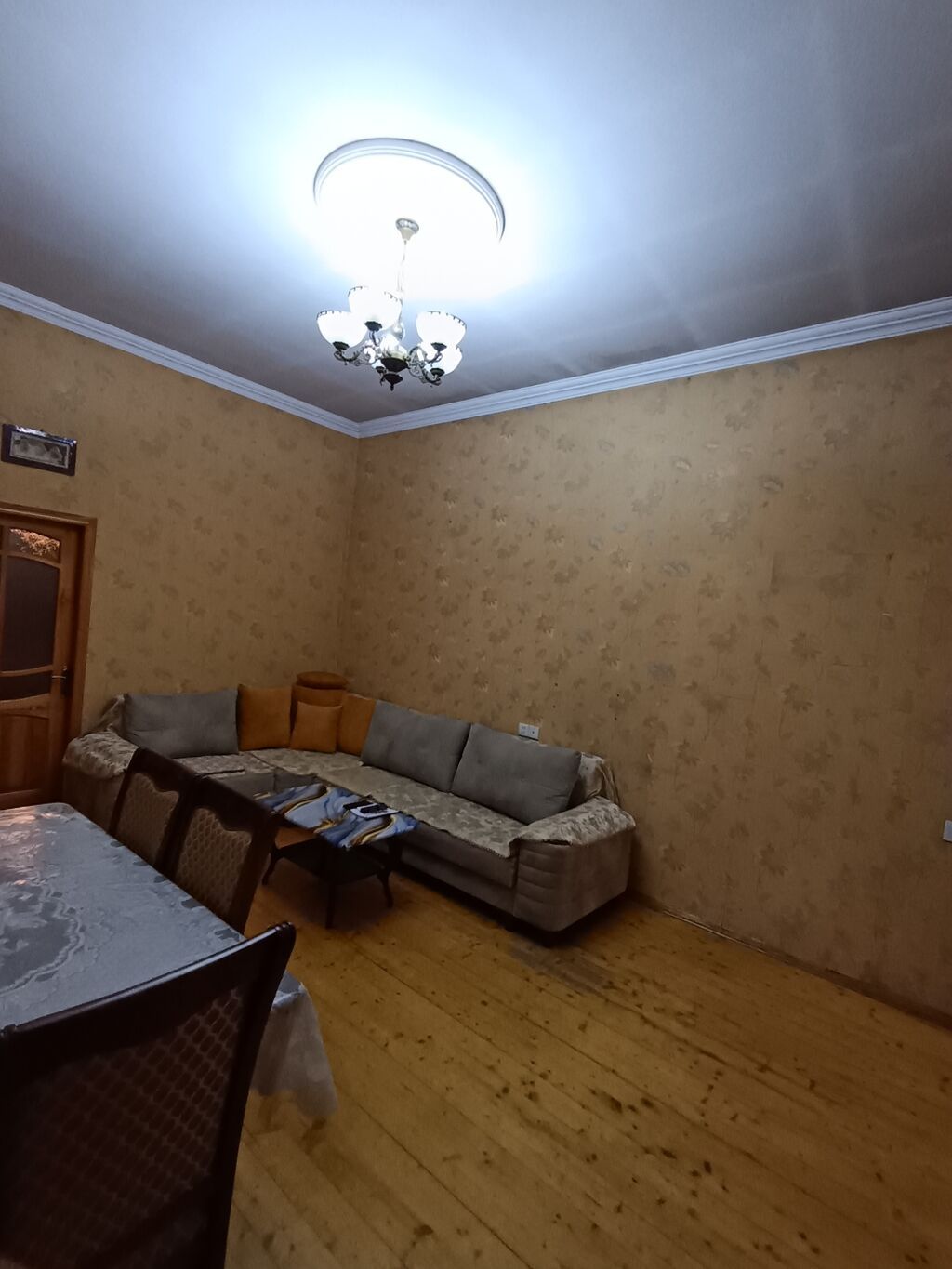 Bir həyətdə iki ayrı ev satılır hər ikisinində kamunal sayğacları