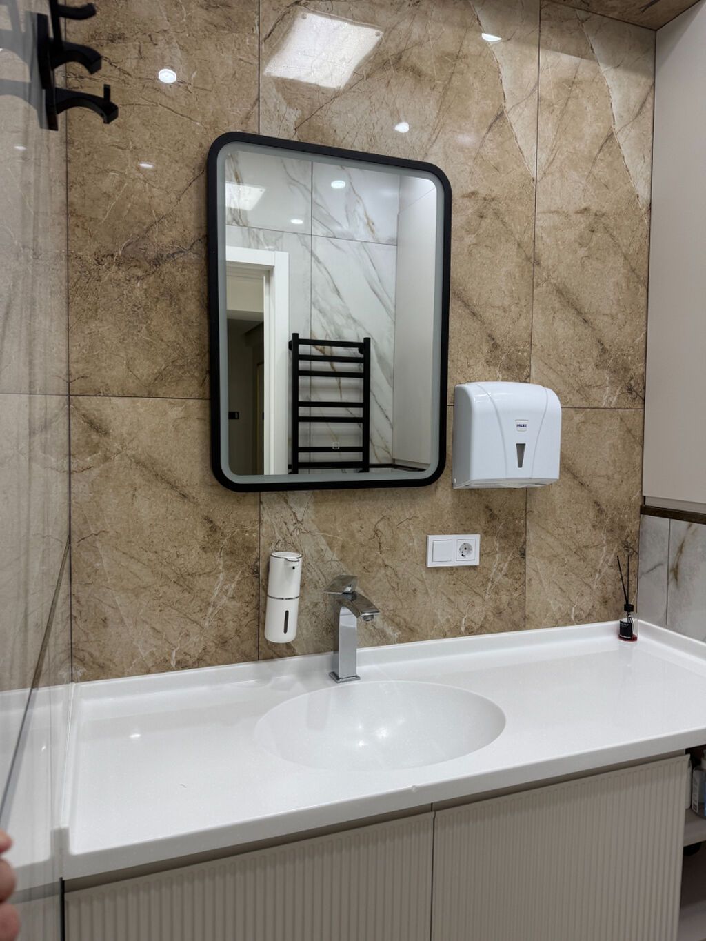 3 комнаты, 137 м², Золотой квадрат 10 этаж, Дизайнерский ремонт: фото 2