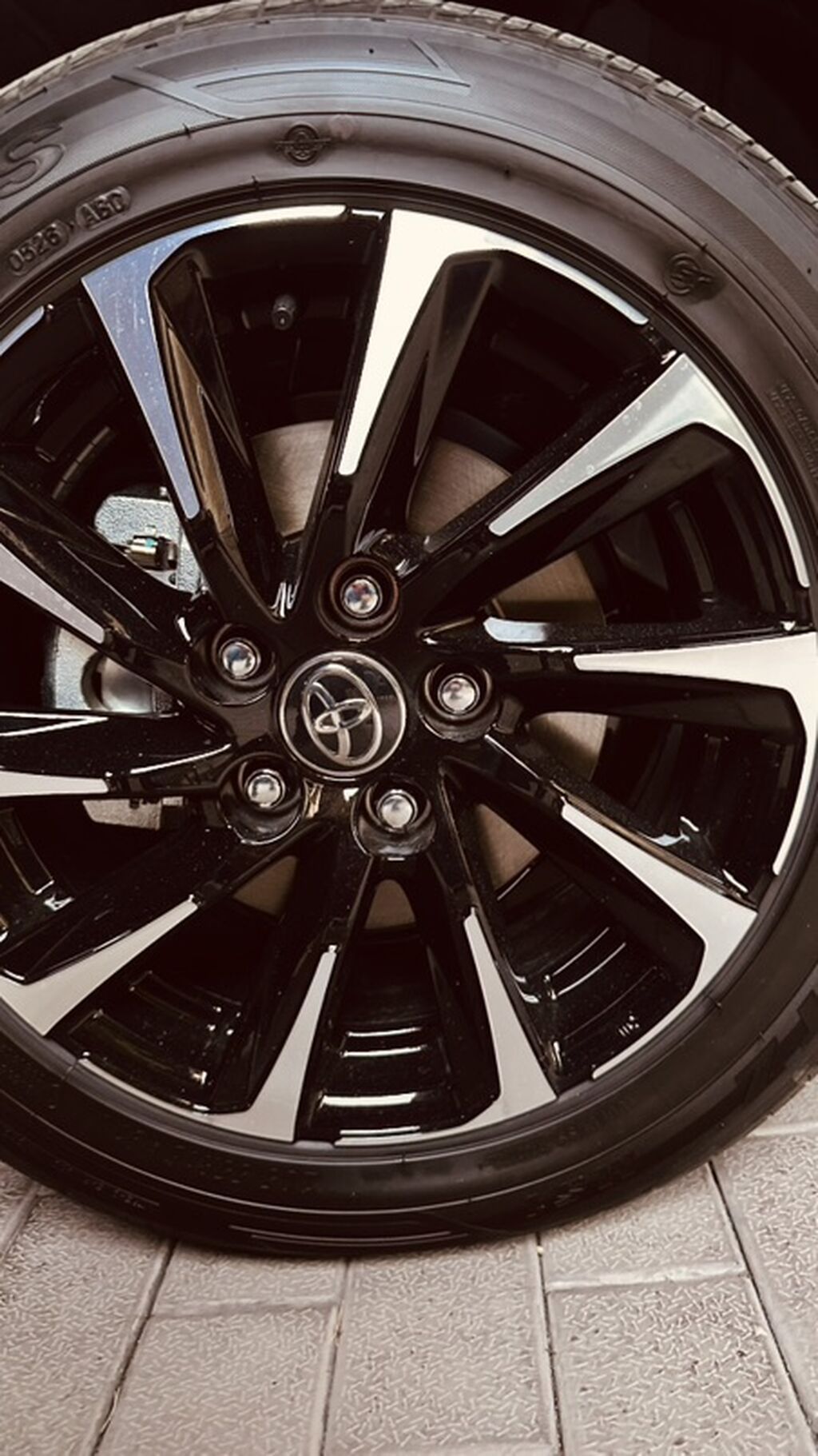 Оригинальные диски Toyota + шины 205/55/16 Maxxis, родные с Тойота: фото 2