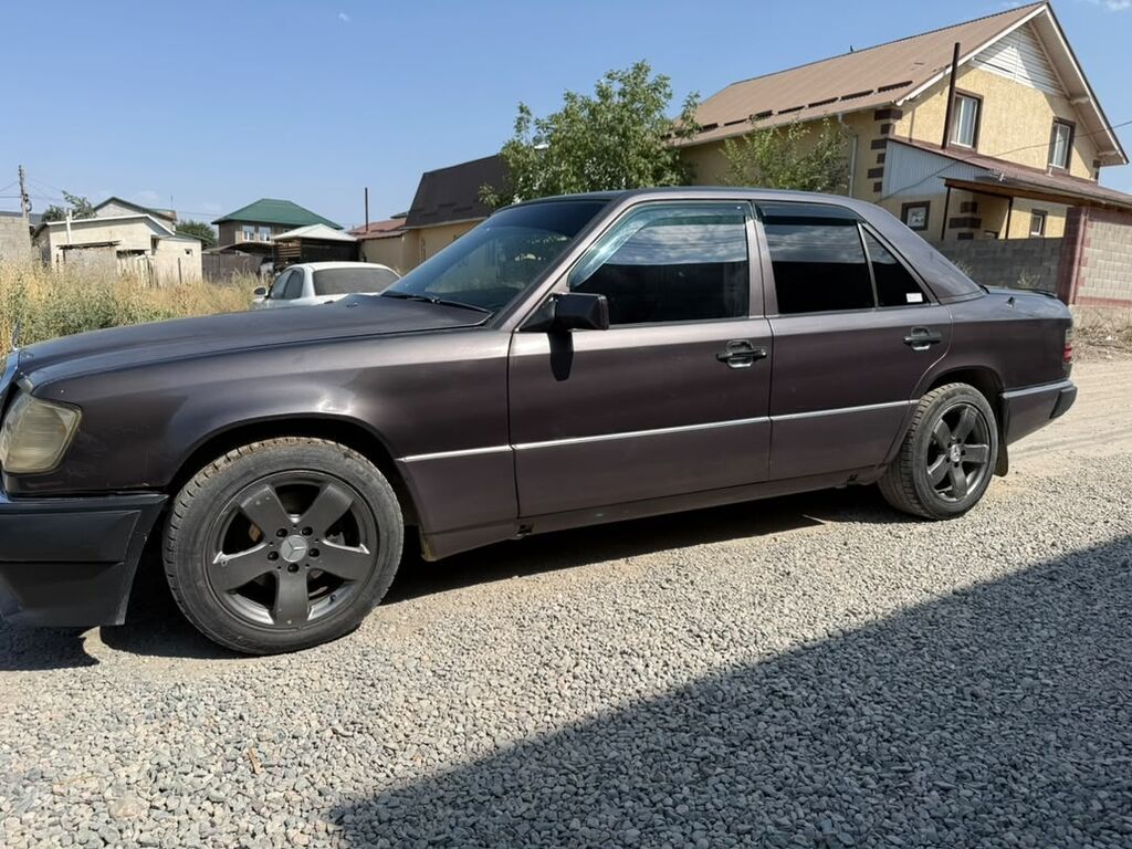Mercedes-Benz W124: 1991 г., 2 л, Механика, Бензин, Седан: фото 5