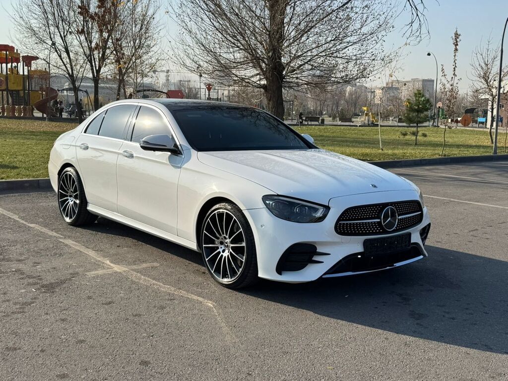 Mercedes-Benz E-Class: 2022 г., 2 л, Автомат, Бензин, Седан: фото 2