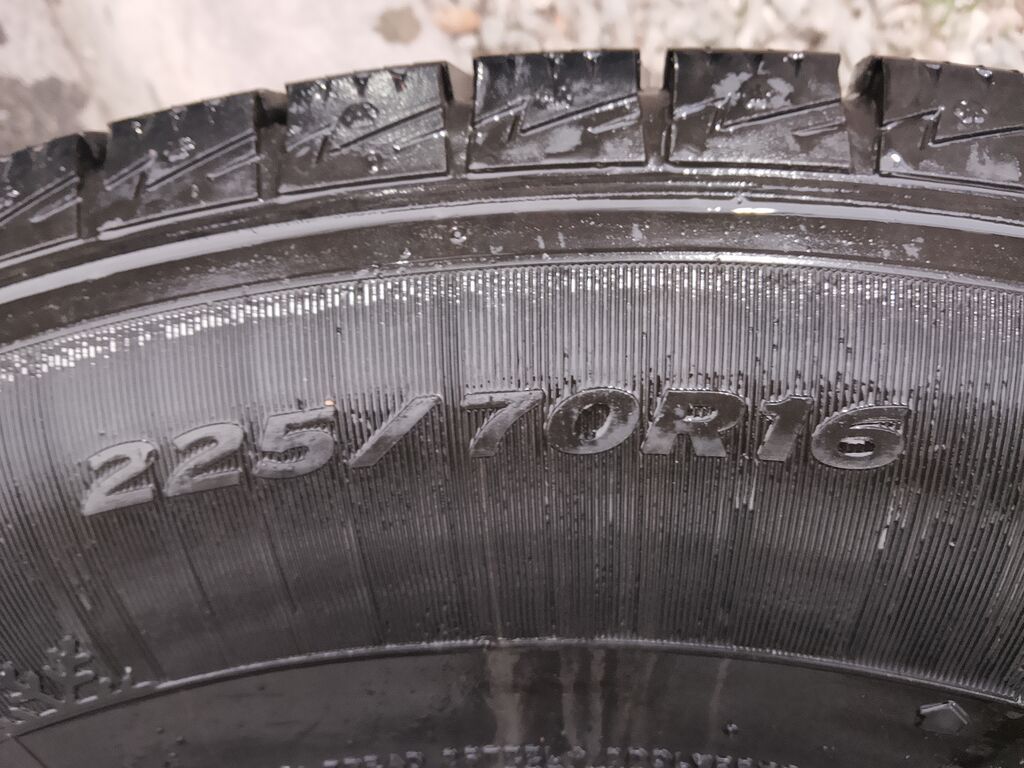 Комплект зимних шин Goform размером 225/70 R15 103T. Нешипованные: фото 6