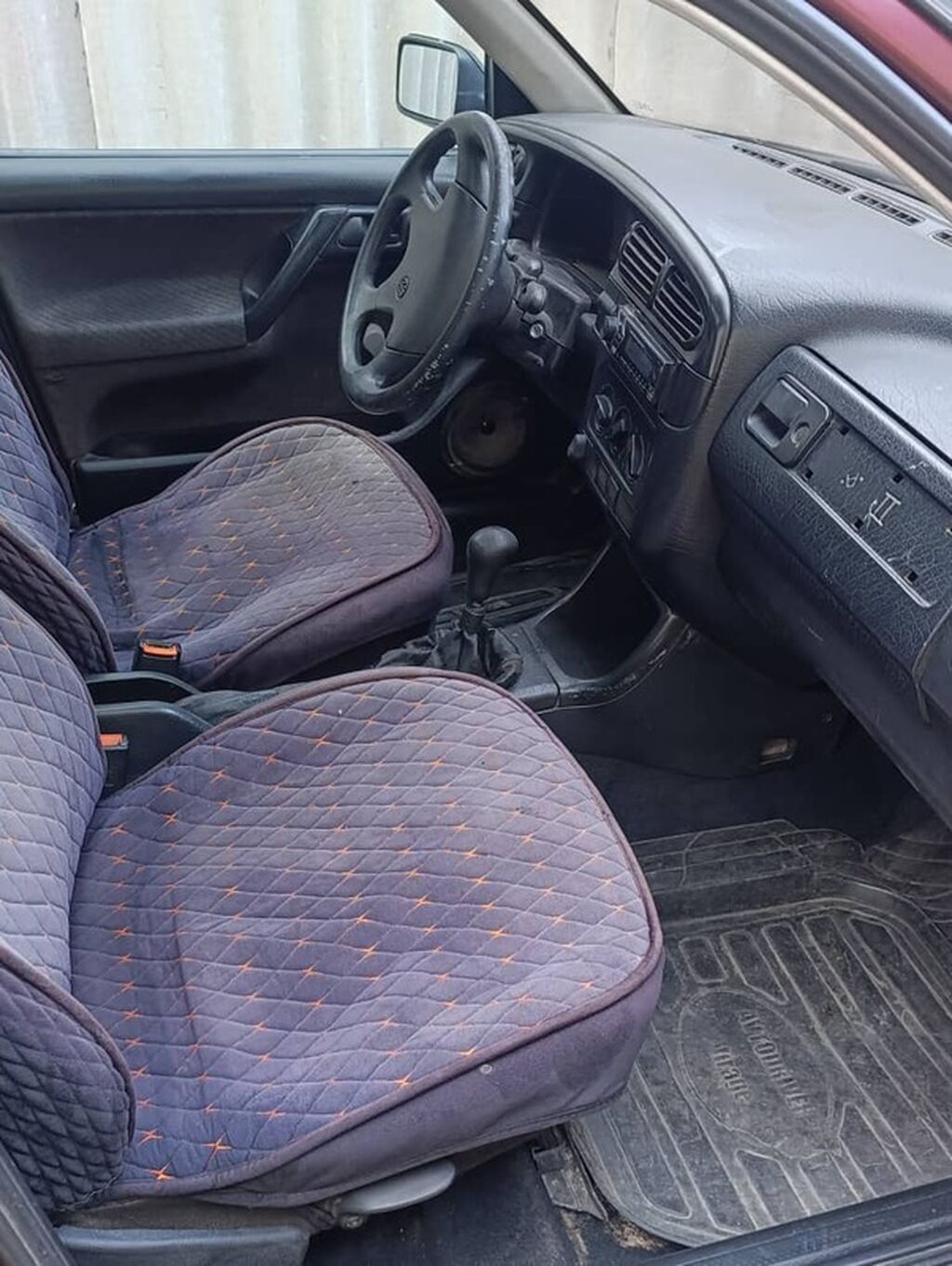 Volkswagen Vento: 1993 г., Механика, Седан: фото 4