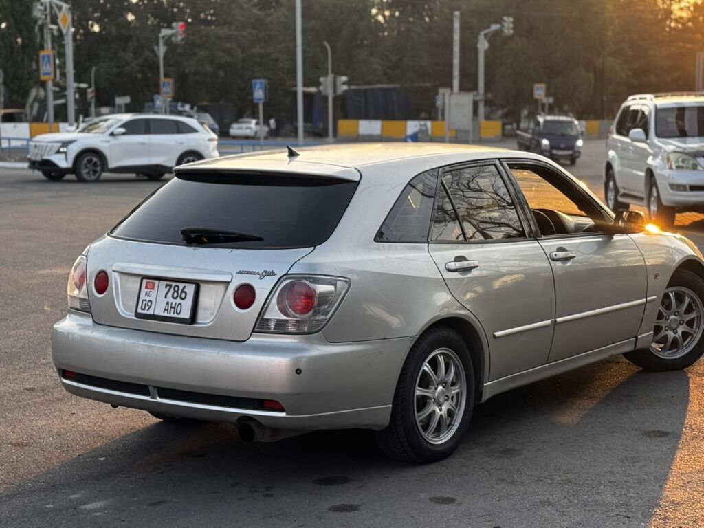 Toyota Altezza: 2002 г., 2 л, Автомат, Бензин, Универсал: фото 3
