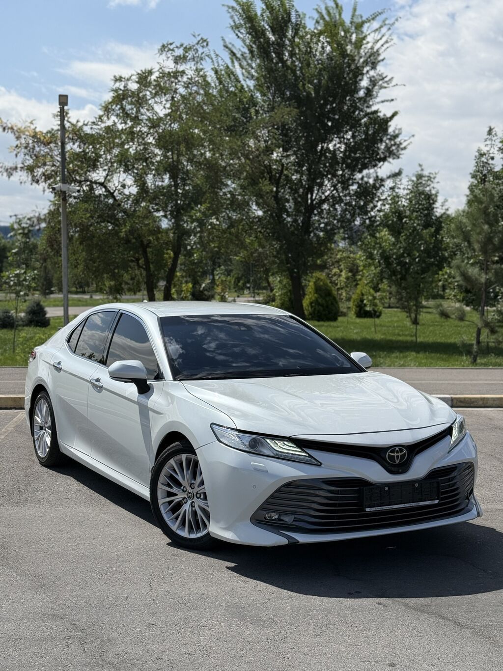 Toyota Camry: 2020 г., 3.5 л, Автомат, Бензин, Седан: фото 2