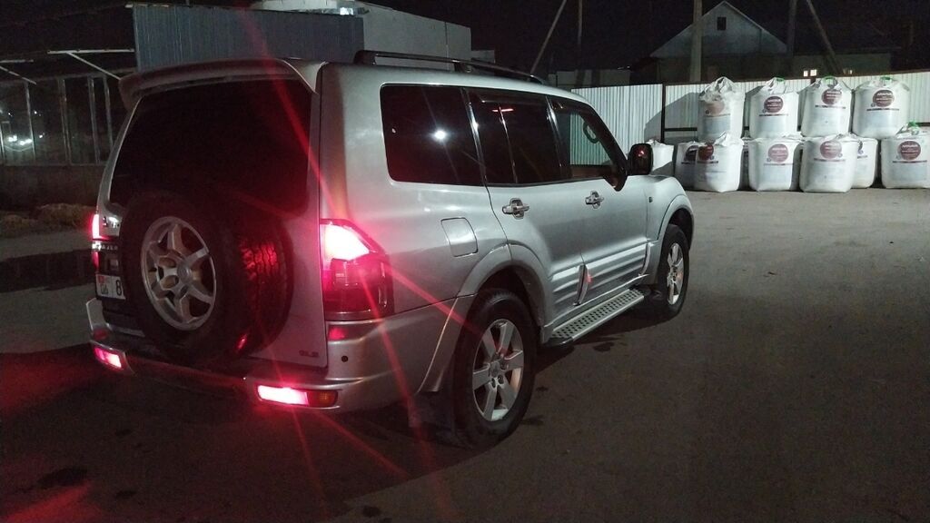 Mitsubishi Pajero: 2001 г., 3.5 л, Автомат, Бензин, Внедорожник: фото 1