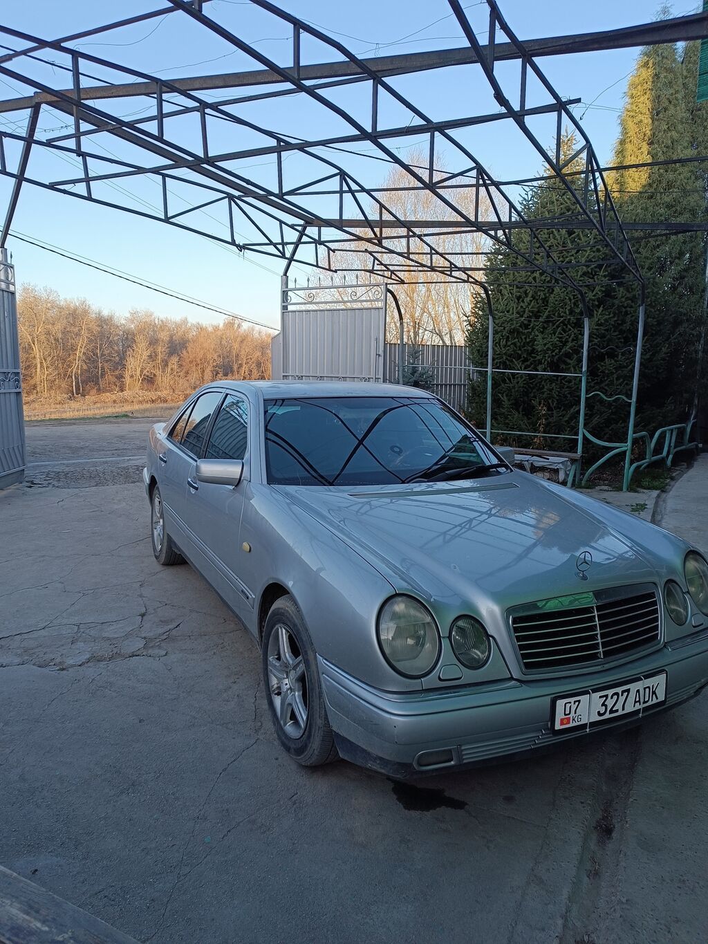 Mercedes-Benz E-Class: 1998 г., 3.2 л, Автомат, Бензин, Седан: фото 1