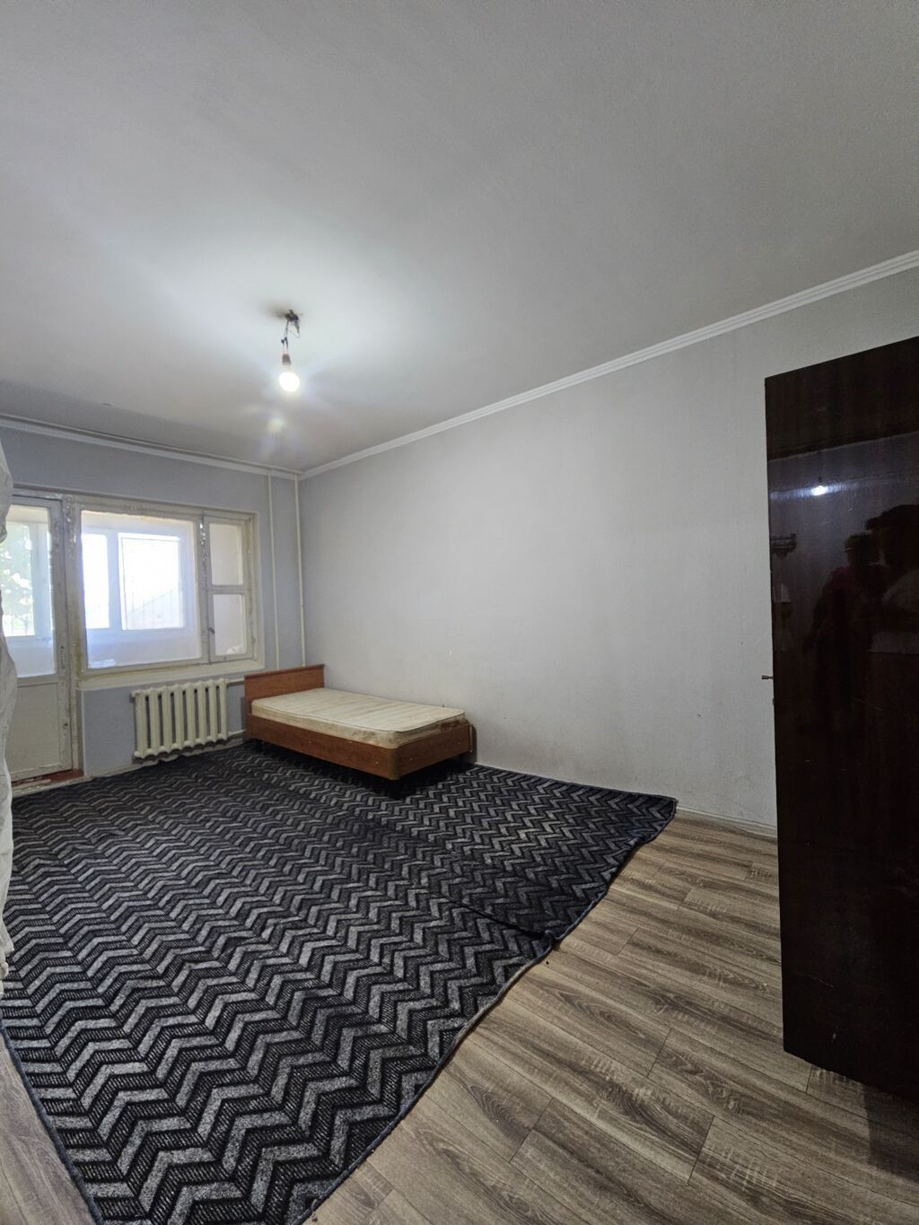 1 комната, 35 м², Тунгуч мкр 105 серия, 1 этаж, Старый ремонт: фото 2