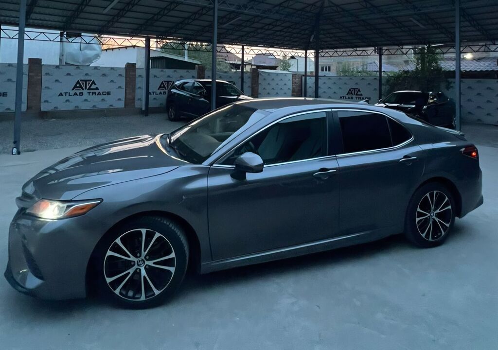 Toyota Camry: 2019 г., 2.5 л, Автомат, Бензин, Седан: фото 2