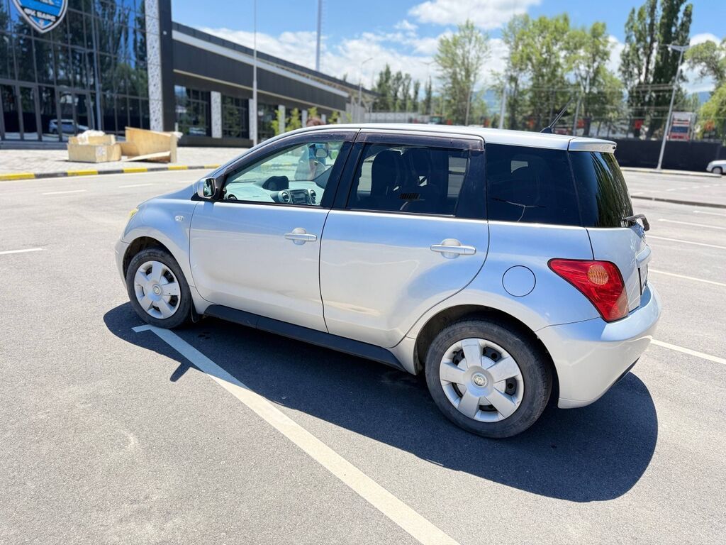 Toyota Ist: 2004 г., 1.3 л, Автомат, Бензин, Хэтчбэк: фото 2