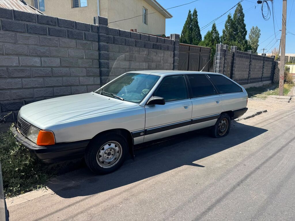 Audi 100: 1990 г., 2.3 л, Механика, Бензин, Универсал: фото 1