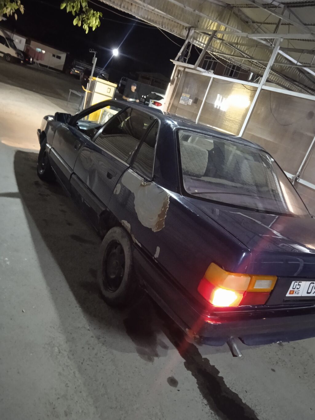 Audi 100: 1989 г., 2.3 л, Механика, Бензин, Седан: фото 4