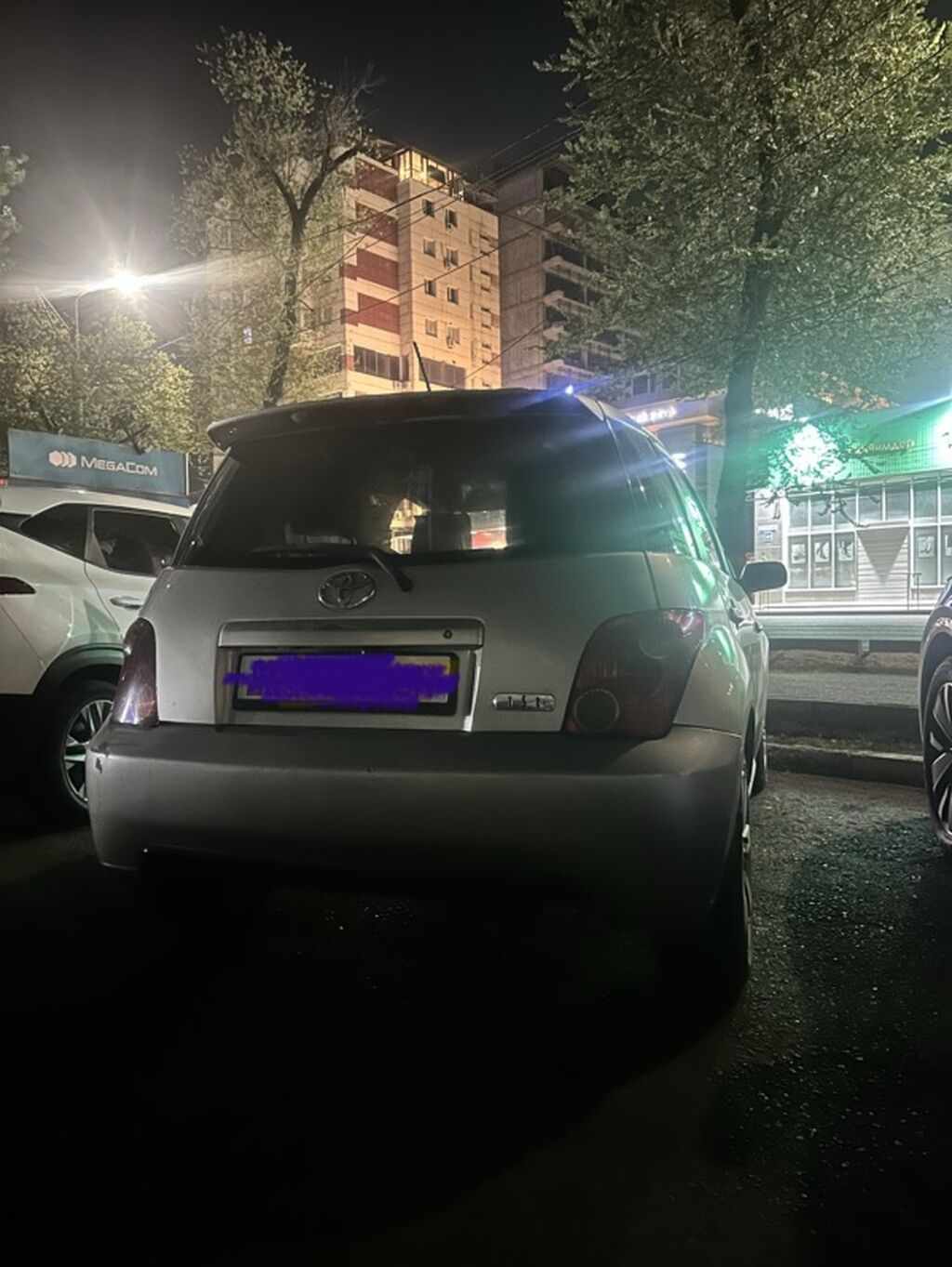 Toyota Ist: 2002 г., 1.3 л, Автомат, Бензин, Хэтчбэк: фото 3