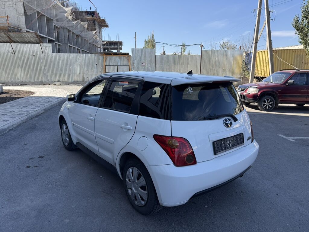 Toyota Ist: 2003 г., Автомат, Бензин, Хэтчбэк: фото 3