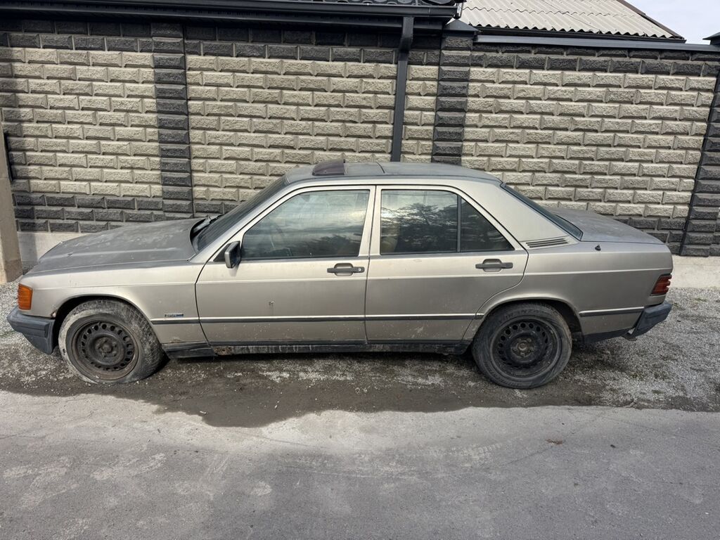 Mercedes-Benz 190: 1985 г., 1.8 л, Механика, Бензин, Седан: фото 1
