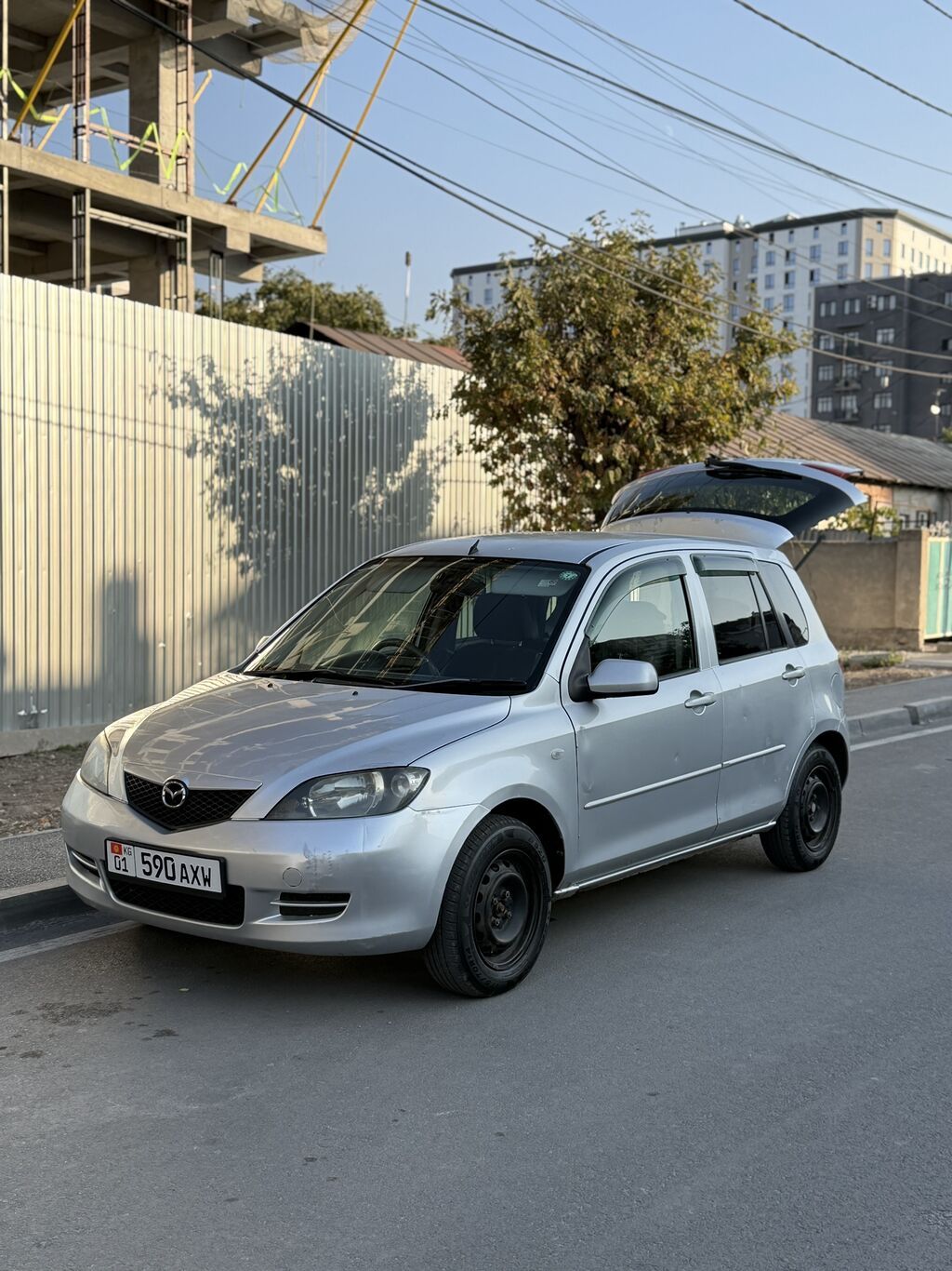 Mazda Demio: 2003 г., 1.3 л, Автомат, Бензин, Седан: фото 1