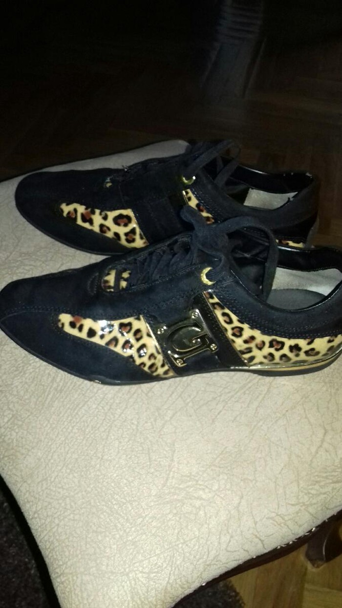 Ženska patike i atletske cipele: Guess original.br.40 kao nove na lalafo.rs Guess original.br.40 kao nove - Beograd